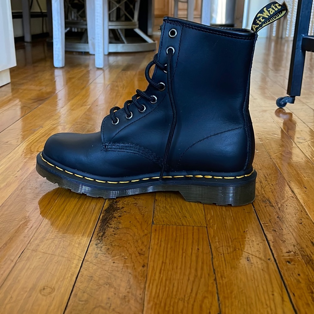 Doc Martens 1460 Womens Smooth Leather lace up Boots, US Womens 7 Black